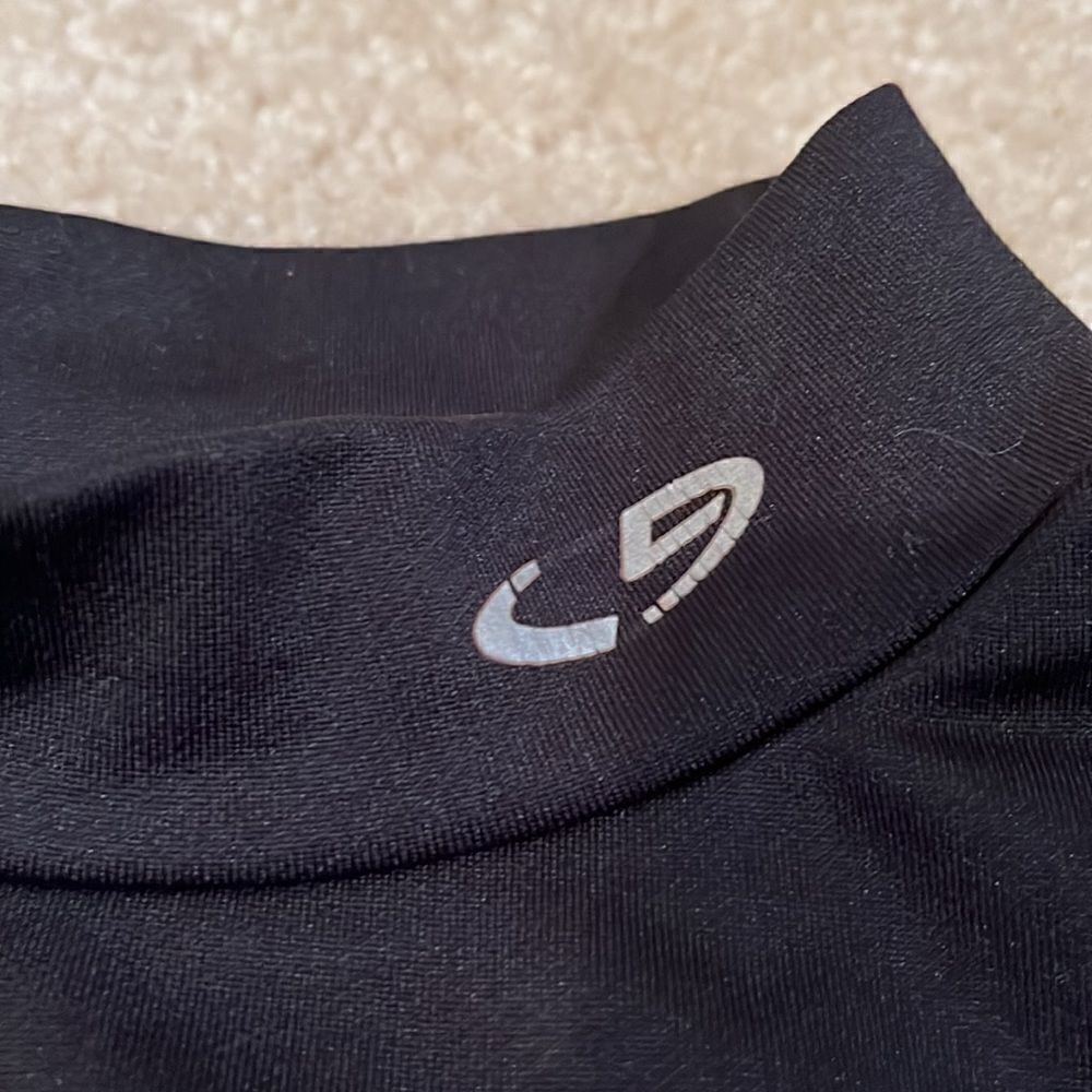 SIZE LARGE CHAMPION TURTLENECK - Picture 3 of 7